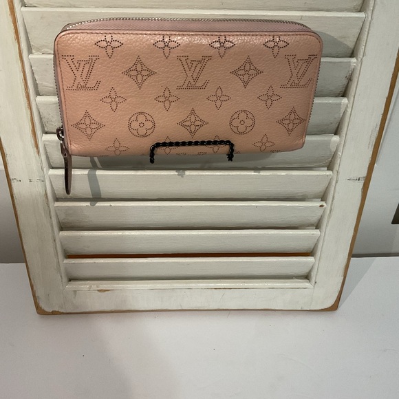 Louis Vuitton Zippy Wallet Mahina Leather Rose Jamin Pink - Picture 2 of 15